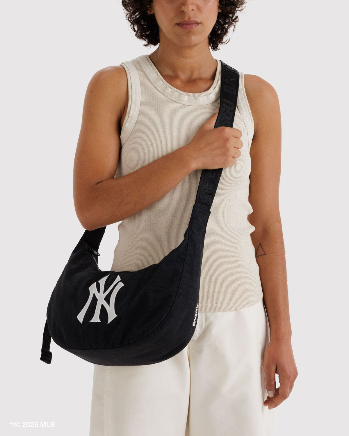 MEDIUM NYLON CRESCENT BAG - US 9629